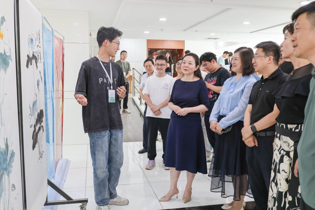 学校举办“墨韵传廉 笔端扬清”廉洁文化宣传教育月书画展