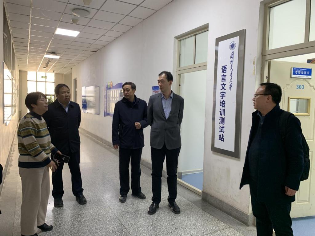 校领导深入文学院调研指导工作
