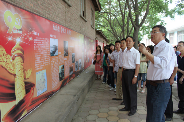 我校庆祝建党90周年彩喷墙报展成功举办