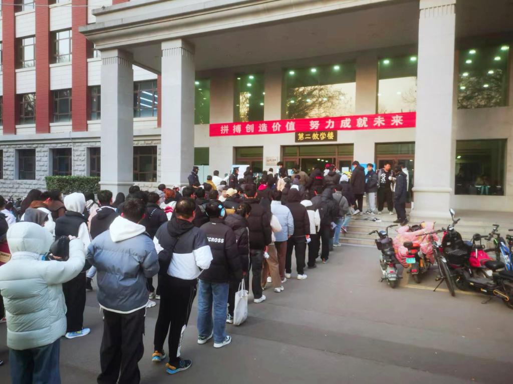 我校2024年下半年全国大学英语四、六级考试顺利完成