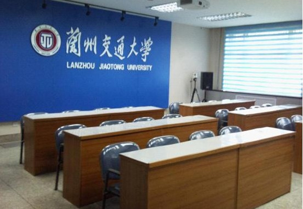 我校公共远程多媒体教室和远程视频会议室落成