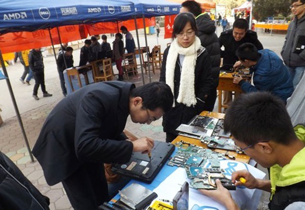 团学风采：互联网络协会开展校园电脑义务维修活动