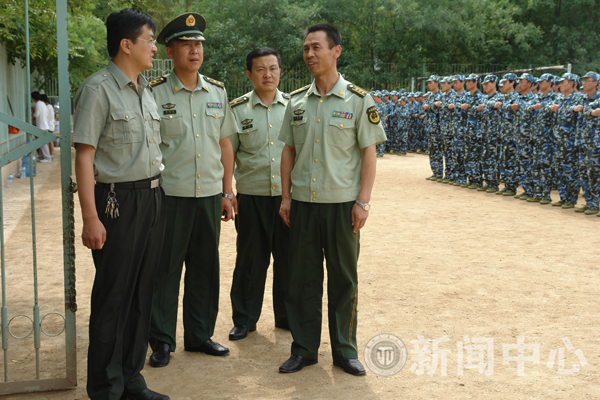 承训部队领导来我校检查指导军训工作