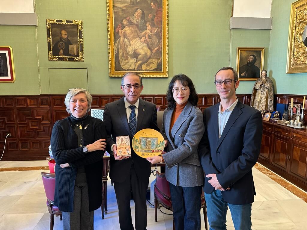 塞维利亚大学校长会见孔子学院中方院长