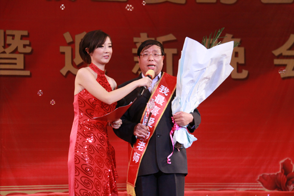 武福平：真情育人赢爱戴 润物无声教书功