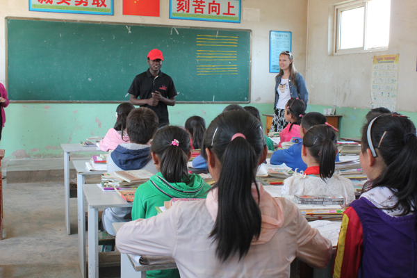 第二组赴康乐县开展慰问及小学支教活动
