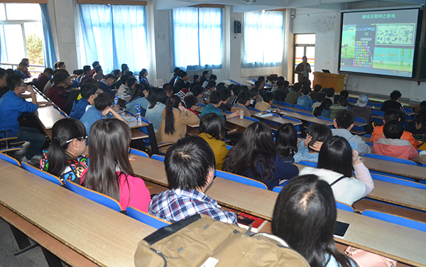 千锋教育总监马会龙应邀来校作专题报告