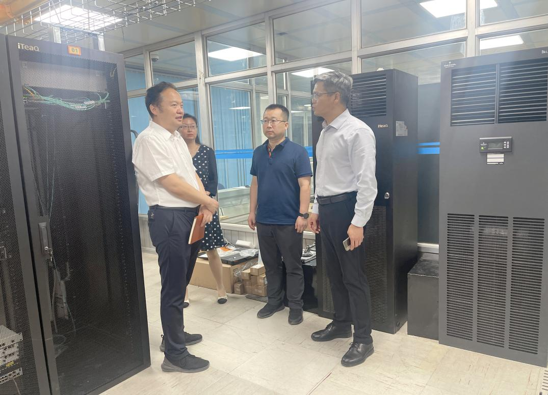校领导深入网络信息中心调研指导工作