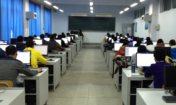 “蓝桥杯”全国软件和信息技术专业人才大赛校内选拔赛举行