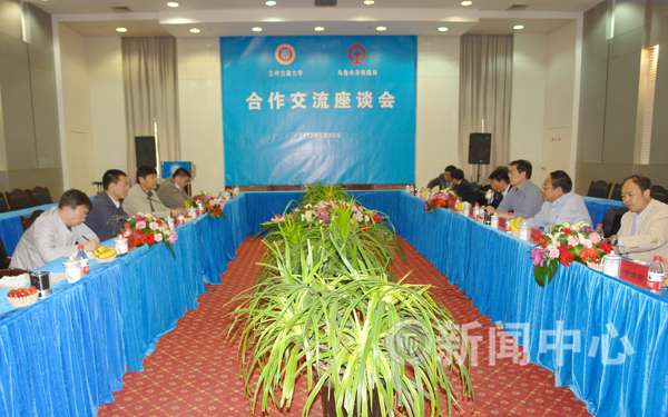 乌鲁木齐铁路局唐士晟局长一行来校考察