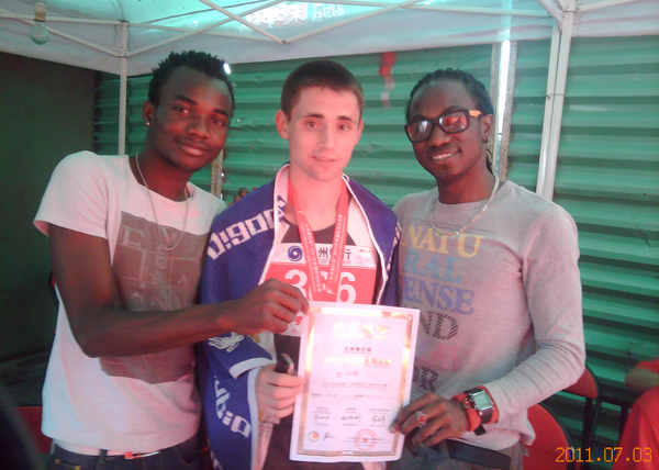 我校留学生萨沙在兰州马拉松全程赛上取得良好成绩