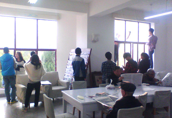 环境学院志愿者“教师服务队”开展学雷锋活动