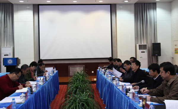 学校召开群众路线教育实践活动领导班子专题民主生活会