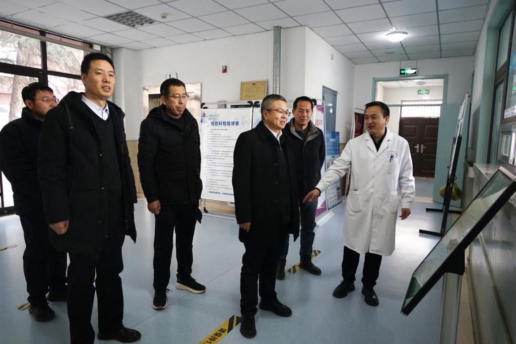 校领导带队督导检查春季学期开学后勤保障工作