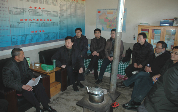 副校长马军党一行赴康乐县鸣鹿乡慰问