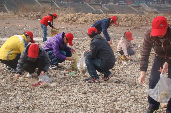 机电学院开展环保宣传活动