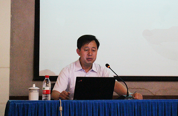 马军党副校长为联系党支部讲党课