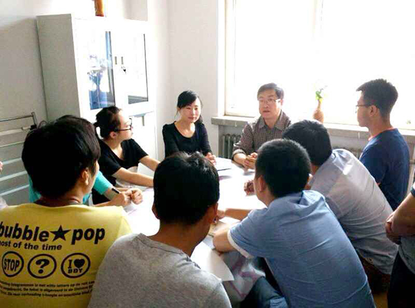 土木学院调研学生公寓党员工作站工作