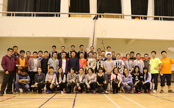 土木工程学院举行研究生羽毛球赛决赛暨师生羽毛球联谊赛