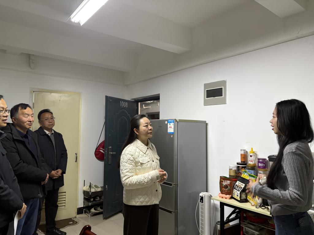 骏马扬蹄启新程 新春关怀暖人心——校领导大年初一看望慰问留校来华留学生