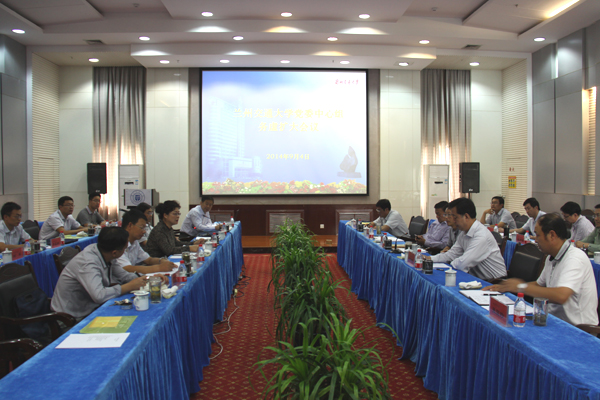 构建现代大学制度  推动学校内涵发展学校党委中心组扩大务虚会议召开