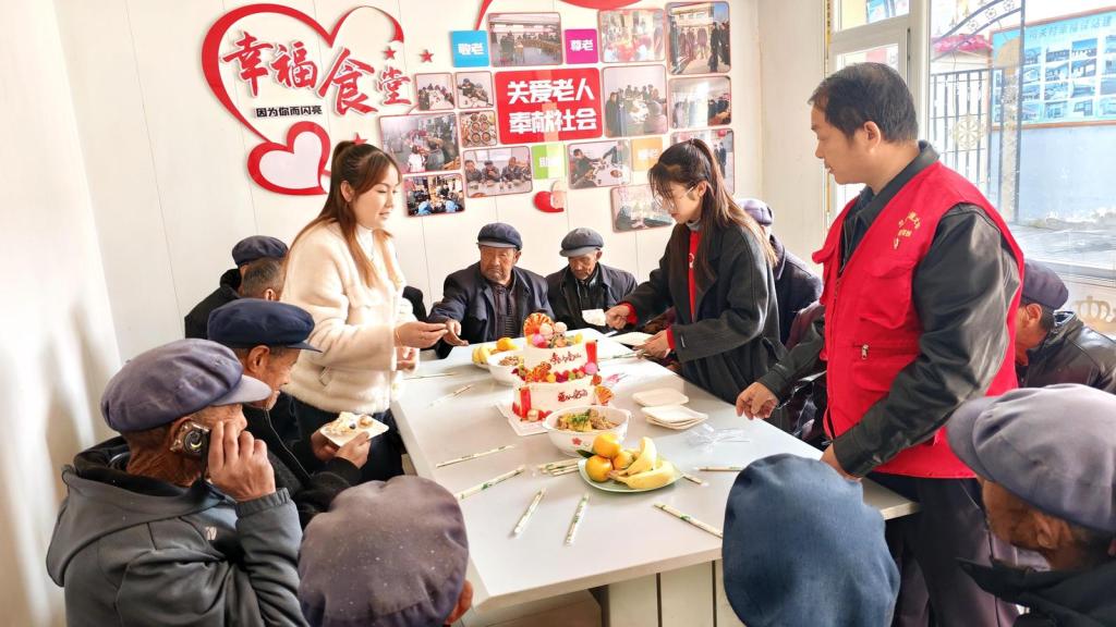 暖心敬老伴夕阳 为民服务显担当——兰州交通大学驻村工作队开展重阳节关爱活动