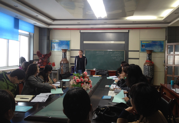 国际交流处与电信学院联合举办青年教师英语培训班