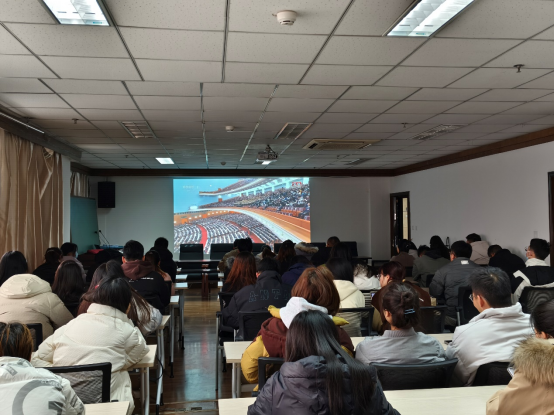 深学悟透强本领 守正创新谋发展——我校师生热议全国两会胜利召开