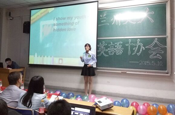 第十四届英语演讲比赛成功举办