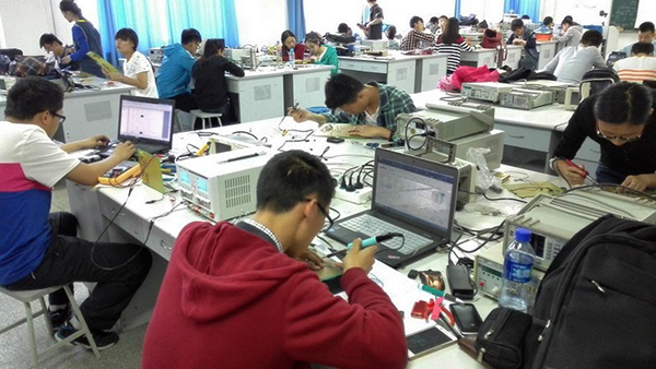 我校2015年电子设计竞赛及全国竞赛选拔赛落幕