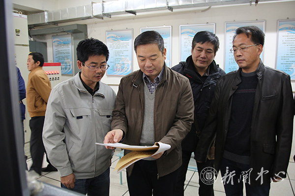 副校长党建武慰问后勤供暖一线职工