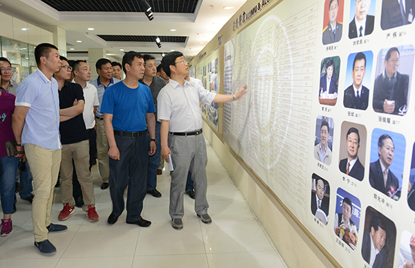 学校开展企业家进校园活动