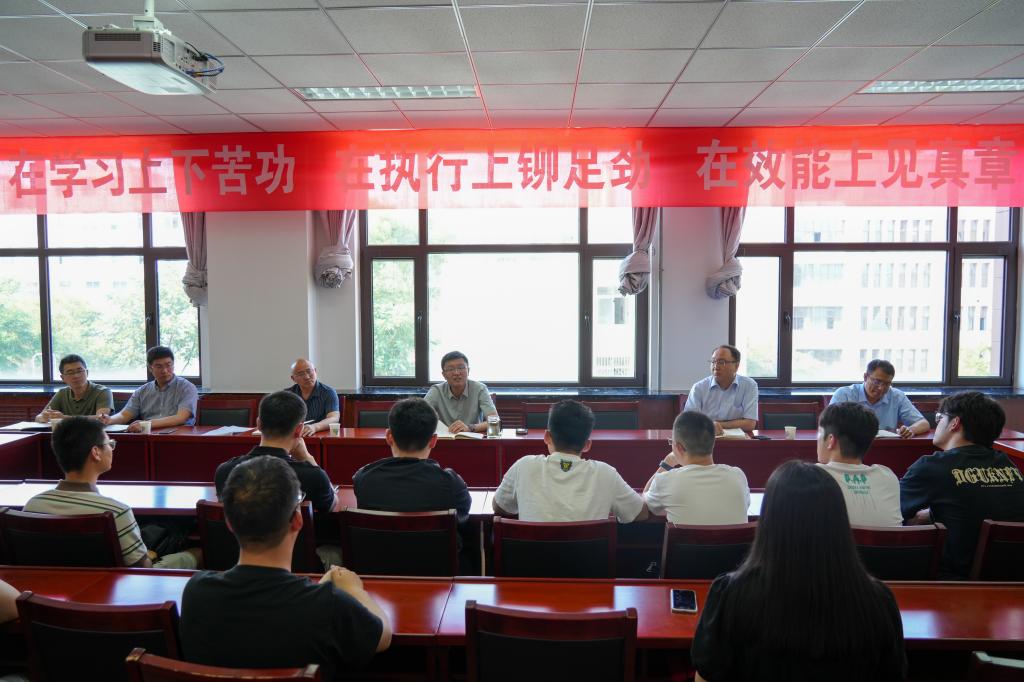 我校召开2023届毕业研究生座谈会