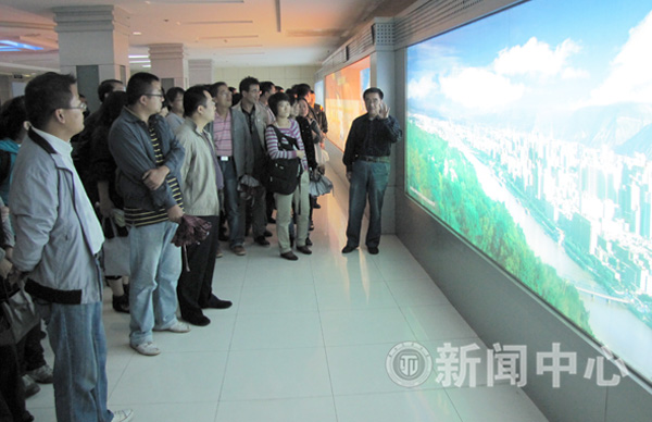 2011级MBA新学员参观我校校史馆和图书馆