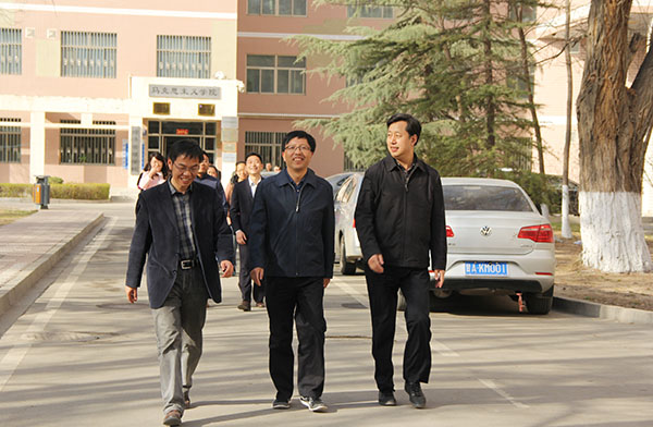 我校2016年春季教职工健步走活动圆满结束