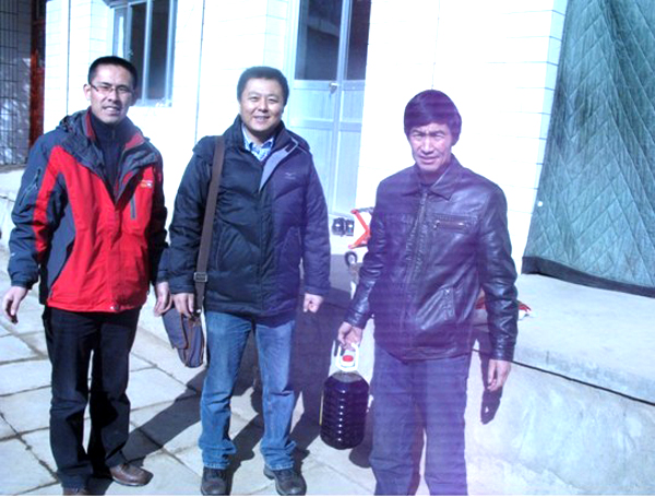 第六组赴和政县南阳山村慰问