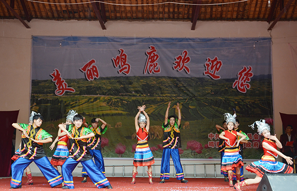 60余名师生赴康乐县鸣鹿乡开展“送文艺下乡”活动