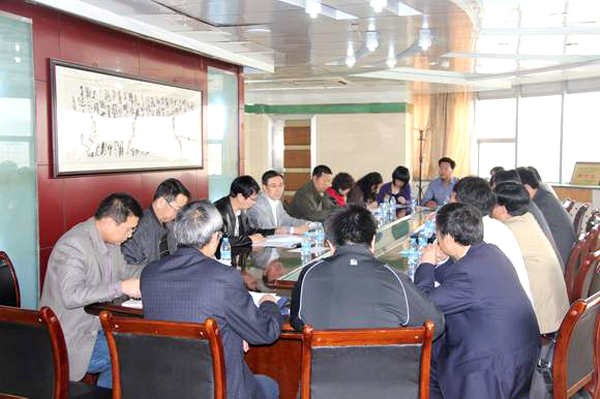 学校召开会议评审推荐2014年省级教学名师和精品课程