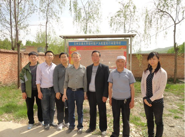 第九组赴和政县裴台村开展慰问及政策宣传活动