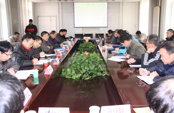 学校召开完善体育设施建设现场办公会