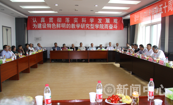 50载白了少年头  半世纪不变校友情