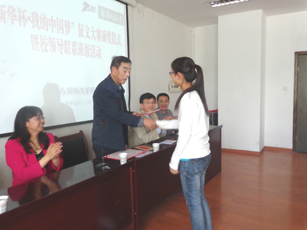 副书记买寿清与文学院学生畅谈人生