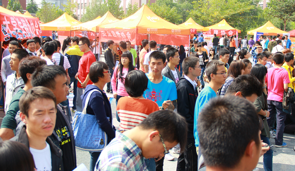 2013年学生社团纳新活动圆满结束