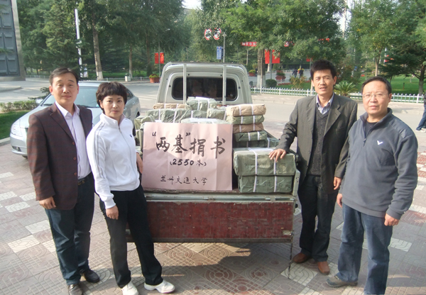 我校为“两基”迎国检活动捐赠图书2500余册