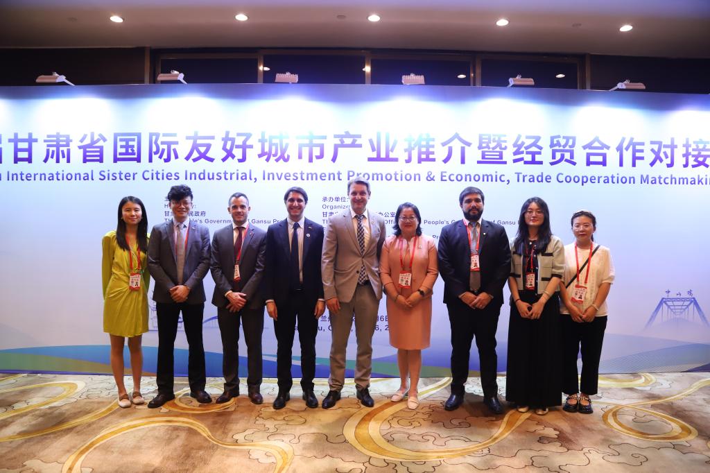 我校完成第30届兰洽会乌拉圭代表团接待翻译工作