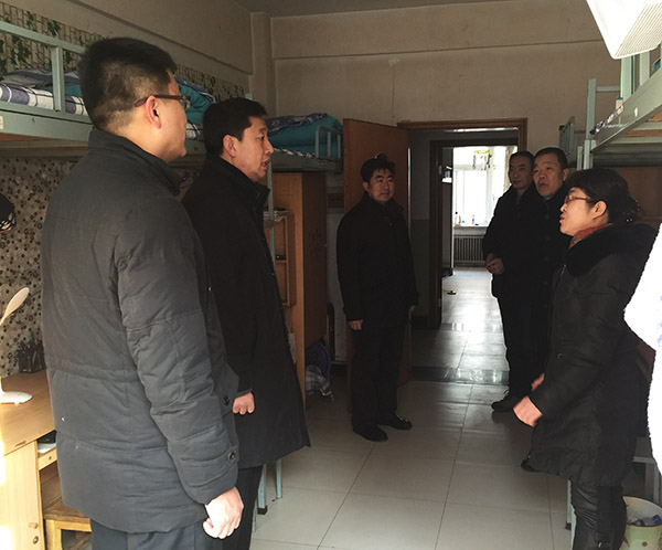 副校长马军党深入校外学生公寓检查指导工作