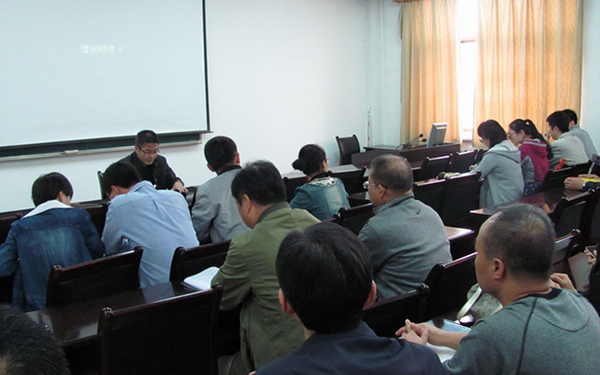 马克思主义学院组织师生观看“同上一堂网络思政课”网络直播