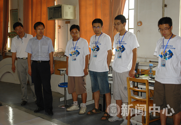 常务副校长杨子江检查筹备工作