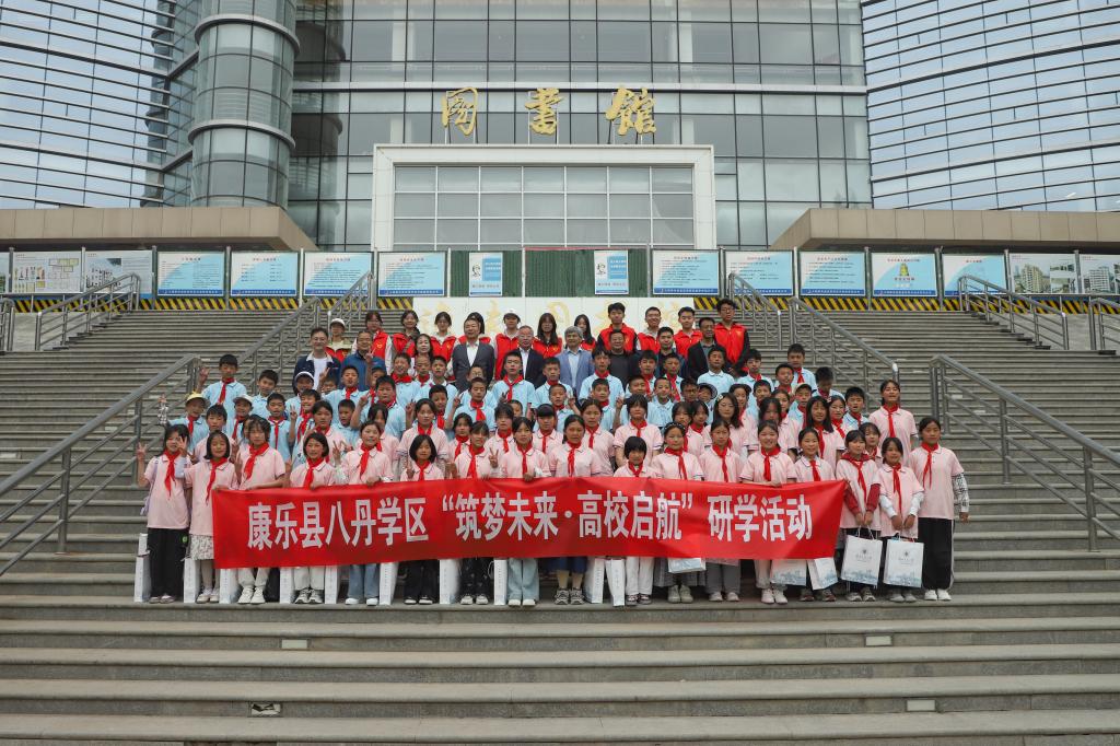 康乐县八丹学区师生来校开展研学交流