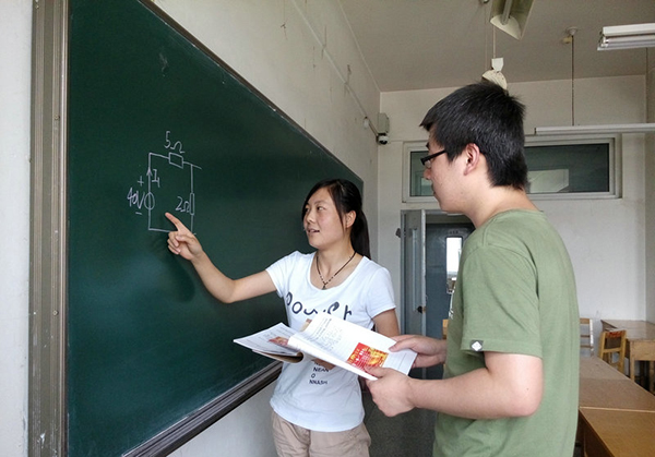 交通工程党支部举办“党员一帮一”促学风活动